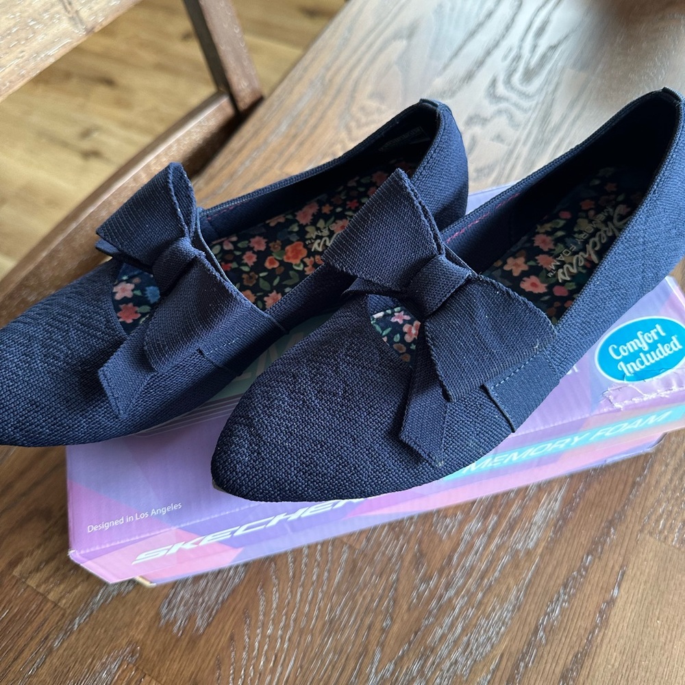 Adorable slip on Skechers